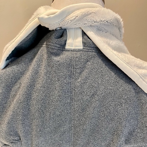 Lululemon Presence Of Mind Fleece Jacket in Polar Cream / Gray - Picture 9 of 12